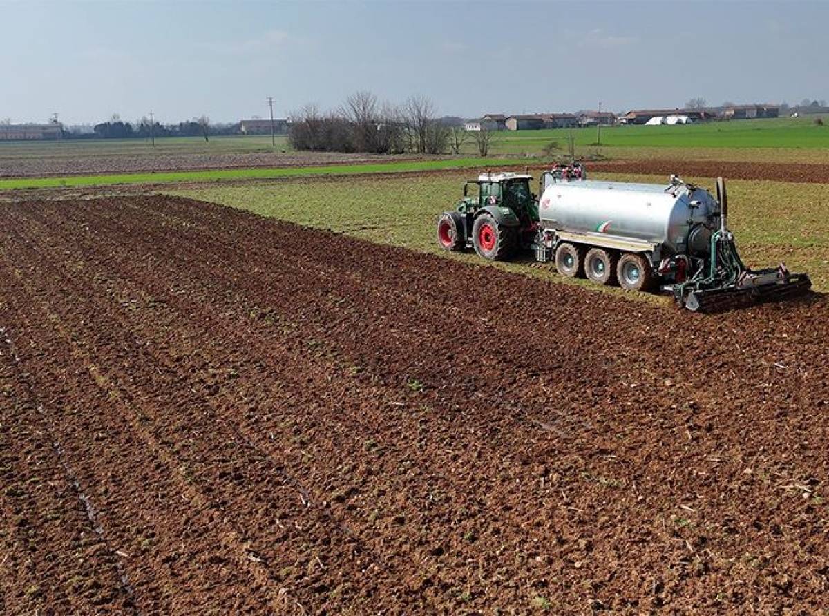Digestato, Coldiretti Torino spinge per l’equiparazione ai fertilizzanti chimici: impatto su costi agricoli e sostenibilità